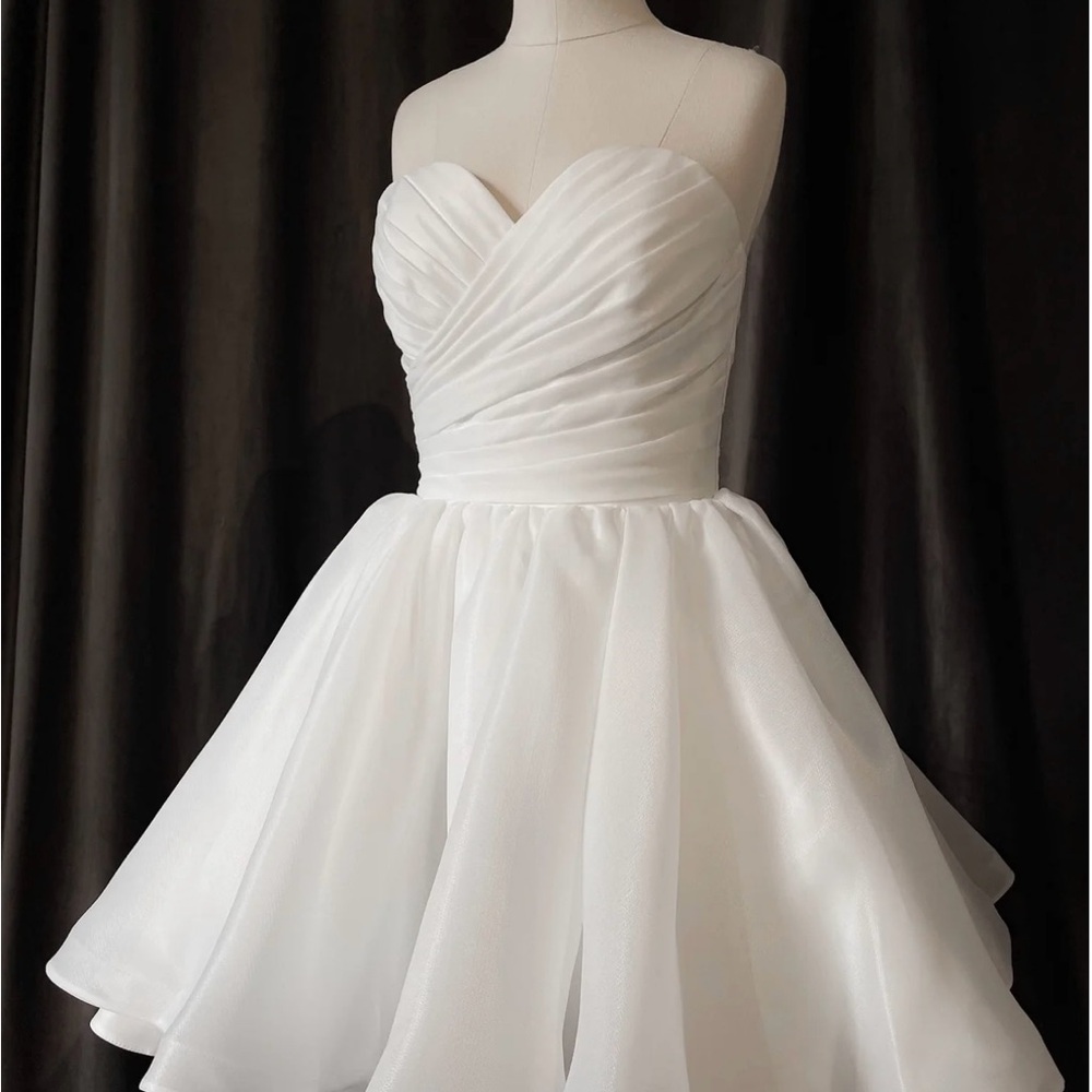 Strapless White Wedding Dress with Sweetheart Neckline